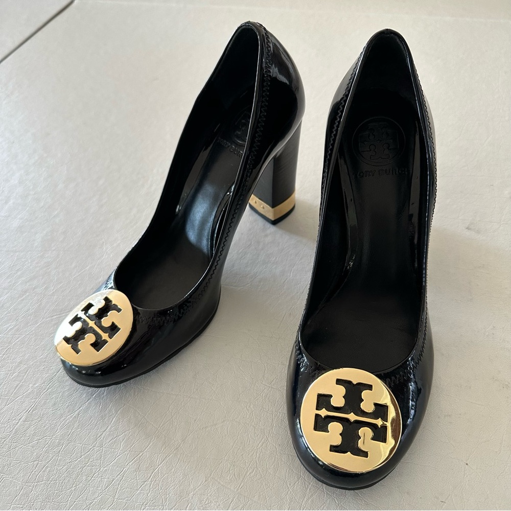 Tory Burch Black Patent Heels with Gold Detail - Picture 11 of 16